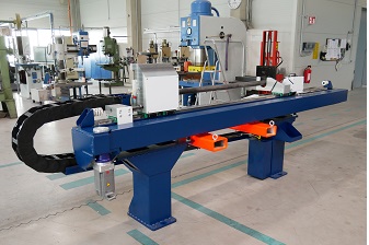 Blaue Sondermaschine mit Linearachse